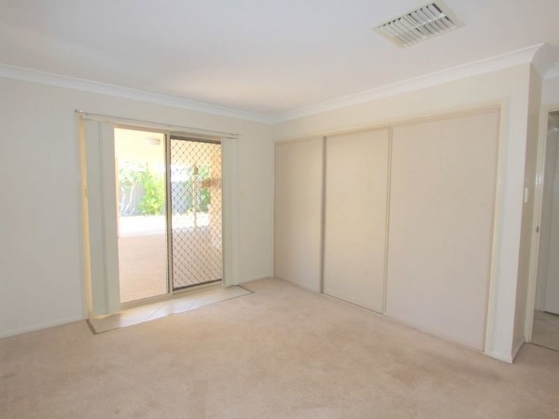 Photo - 11 Tineele Place, Emerald QLD 4720 - Image 9