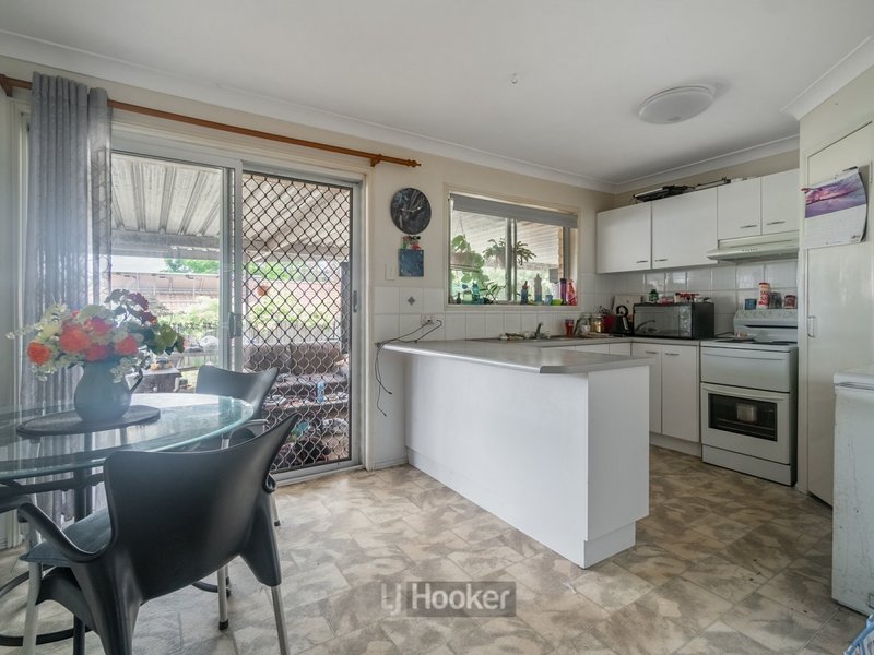 Photo - 11 Titan Court, Boronia Heights QLD 4124 - Image 2