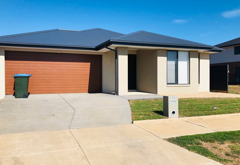 Photo - 11 Travel Avenue, Tarneit VIC 3029 - Image 2