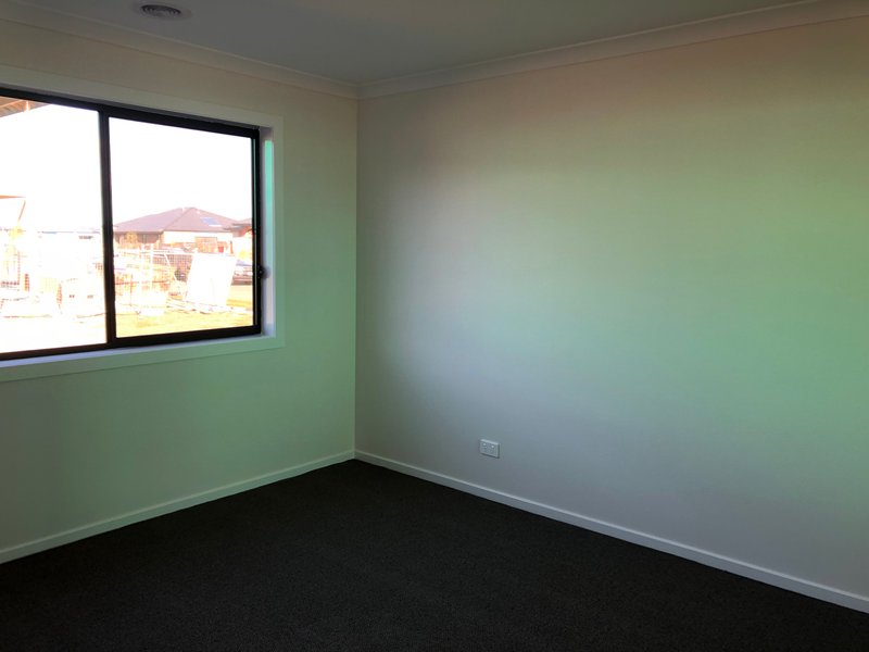 Photo - 11 Travel Avenue, Tarneit VIC 3029 - Image 5