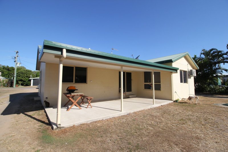 Photo - 11 Trevally St , Taylors Beach QLD 4850 - Image 12