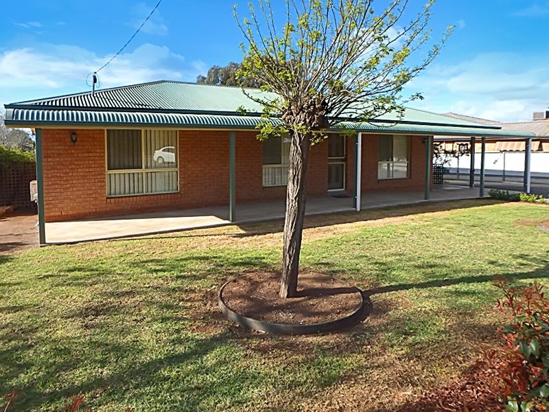 11 Truskett Street, Temora NSW 2666