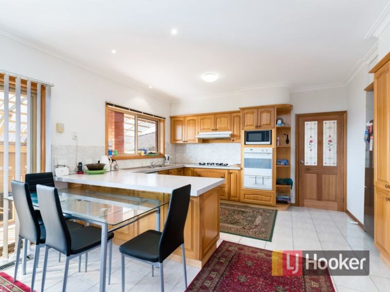 Photo - 11 Truslove Court, Endeavour Hills VIC 3802 - Image 2