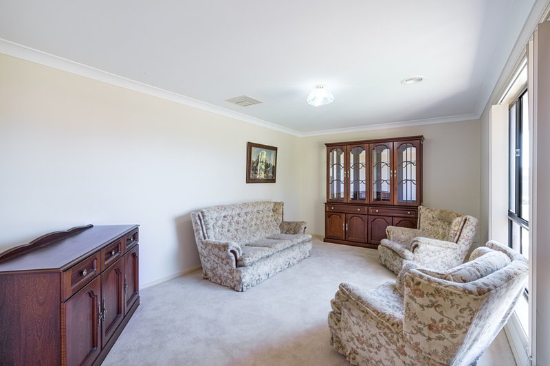 Photo - 11 Tulloch Place, Dubbo NSW 2830 - Image 2