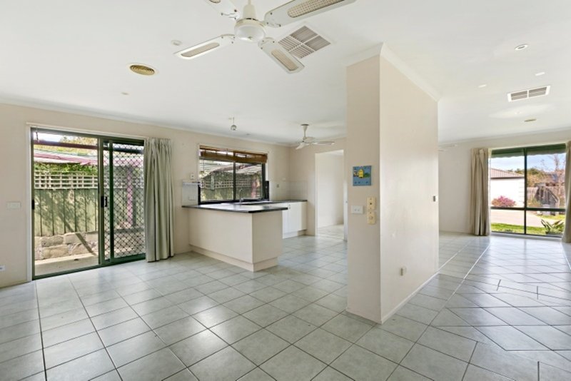 Photo - 11 Turnstone Court, Carrum Downs VIC 3201 - Image 3