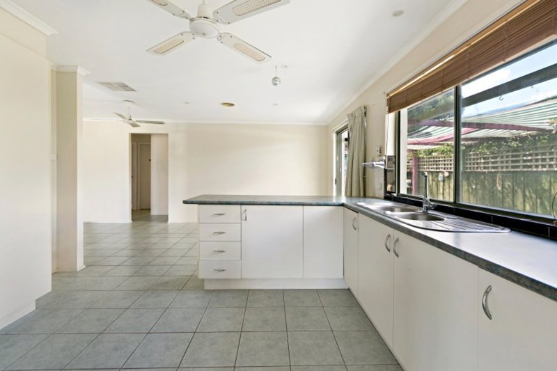 Photo - 11 Turnstone Court, Carrum Downs VIC 3201 - Image 4