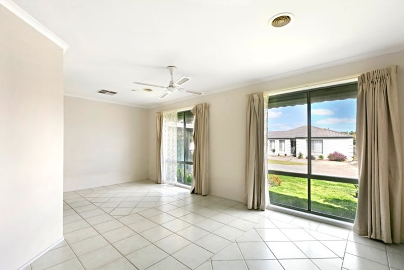 Photo - 11 Turnstone Court, Carrum Downs VIC 3201 - Image 9