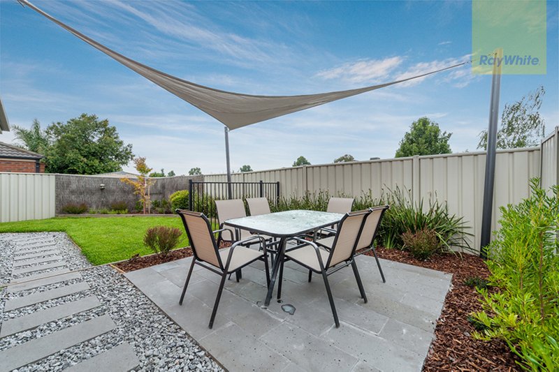 Photo - 11 Tusmore Rise, Craigieburn VIC 3064 - Image 17