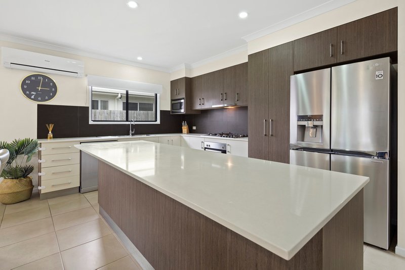 Photo - 11 Twin Creek Court, Cannonvale QLD 4802 - Image 3