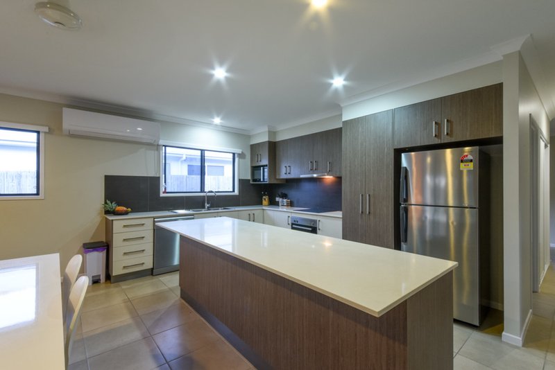 Photo - 11 Twin Creek Court, Cannonvale QLD 4802 - Image 3