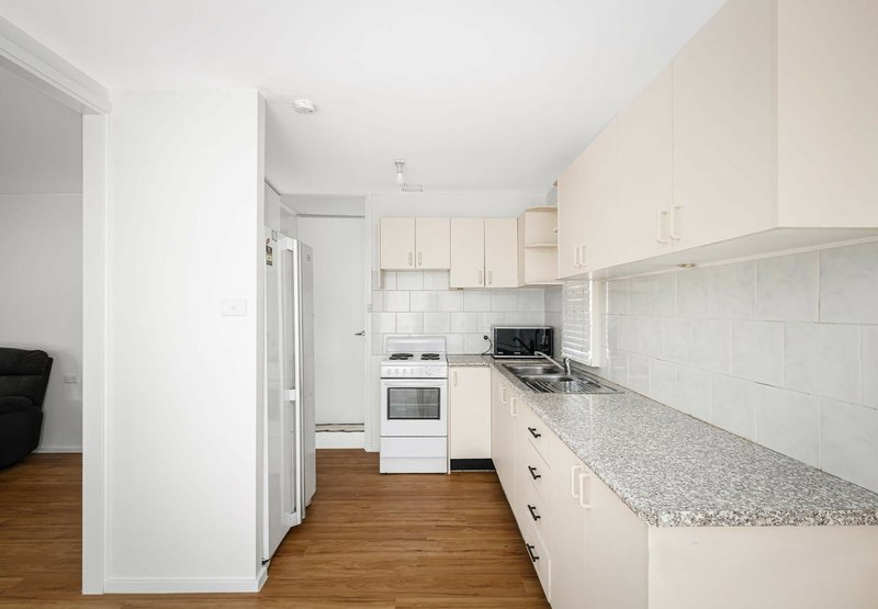 Photo - 11 Upton Place, Bonnyrigg NSW 2177 - Image 5