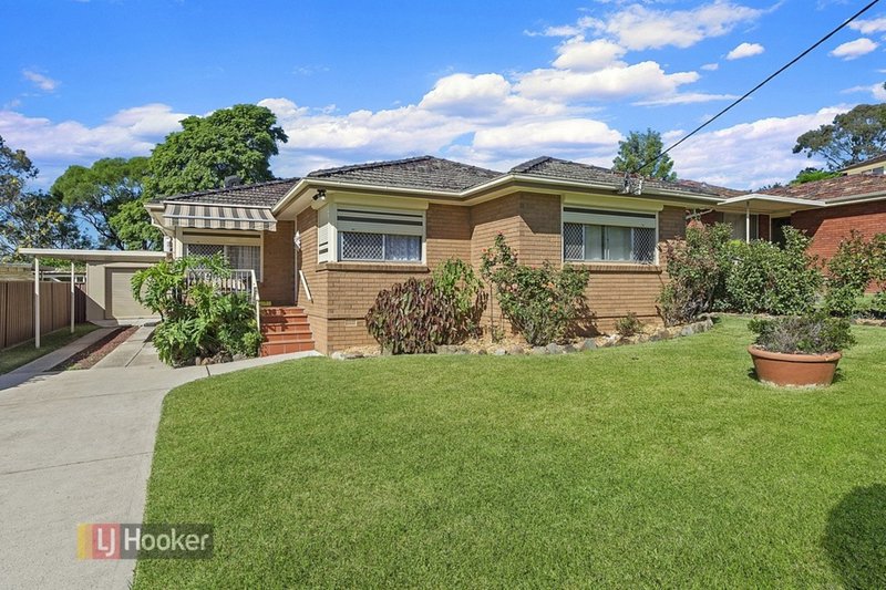 11 Valencia Crescent, Toongabbie NSW 2146