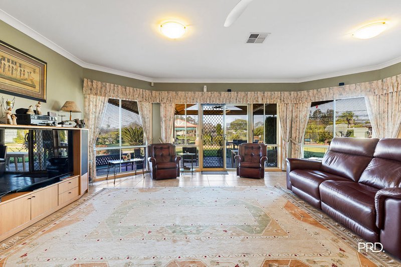 Photo - 11 Verdelho Way, Orchard Hills NSW 2748 - Image 6