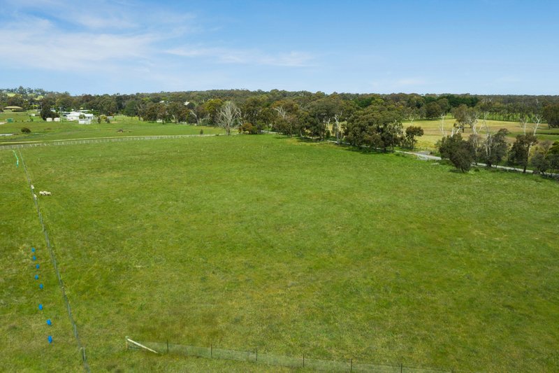 Photo - 11 Verekers Lane, Kyneton VIC 3444 - Image 3