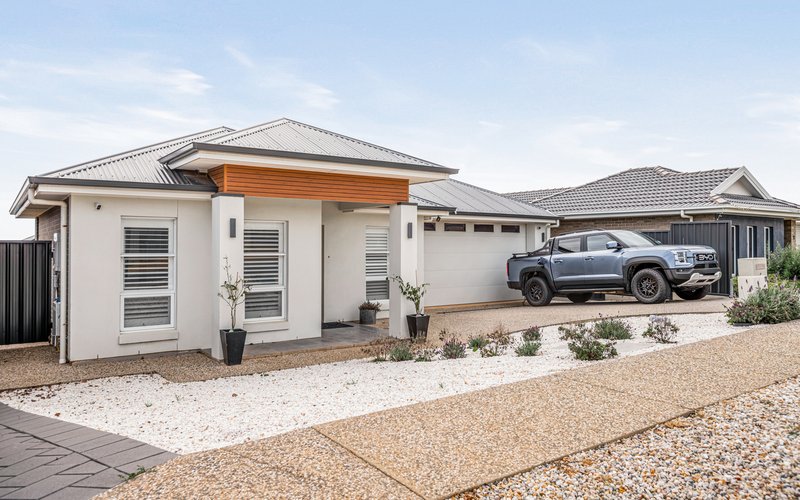 Photo - 11 Vermont Road, Seaford Heights SA 5169 - Image 2