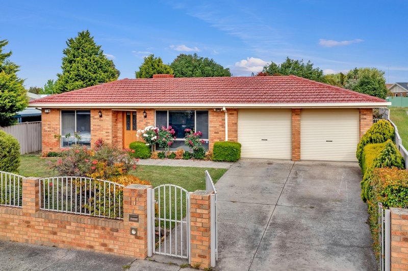 Photo - 11 Verwood Court, Craigieburn VIC 3064 - Image 3