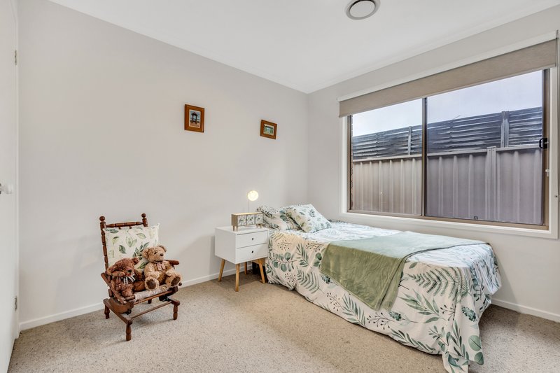 Photo - 11 Verwood Court, Craigieburn VIC 3064 - Image 14