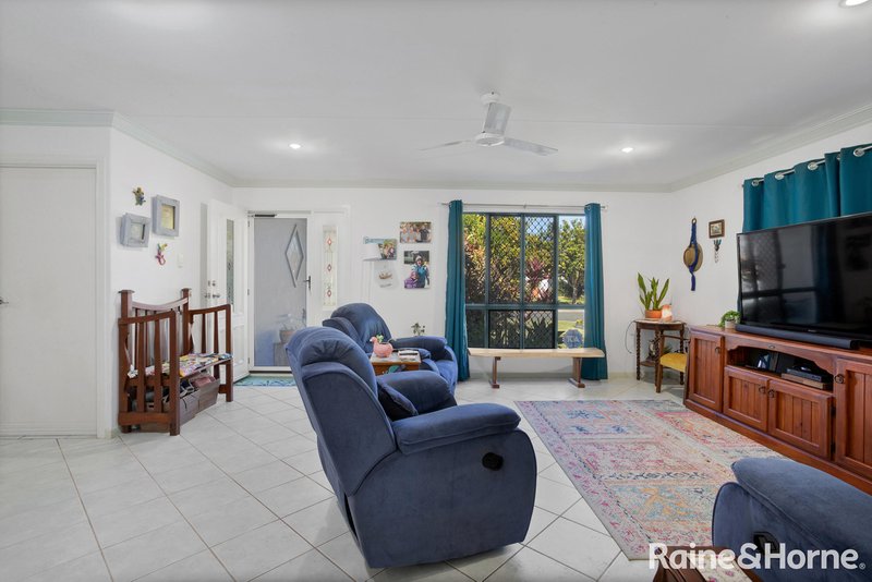 Photo - 11 Victor Avenue, Glenella QLD 4740 - Image 4