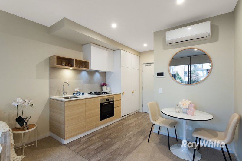 Photo - 1/1 Village Mews, Caulfield North VIC 3161 - Image 4
