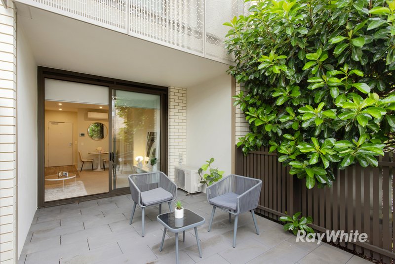 Photo - 1/1 Village Mews, Caulfield North VIC 3161 - Image 7