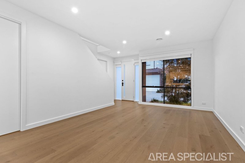 Photo - 1/1 Vinnys Court, Langwarrin VIC 3910 - Image 5