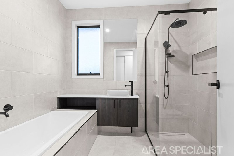 Photo - 1/1 Vinnys Court, Langwarrin VIC 3910 - Image 13