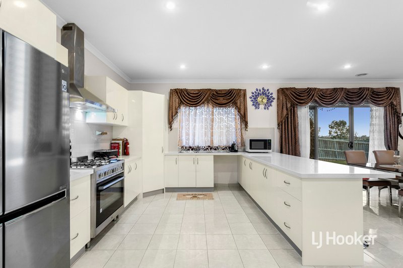 Photo - 11 Viscosa Road, Brookfield VIC 3338 - Image 3