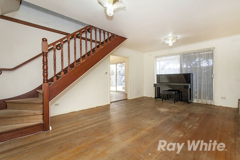 Photo - 11 Wallabah Street, Mount Waverley VIC 3149 - Image 2