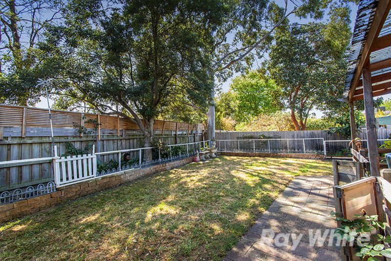 Photo - 11 Wallabah Street, Mount Waverley VIC 3149 - Image 7