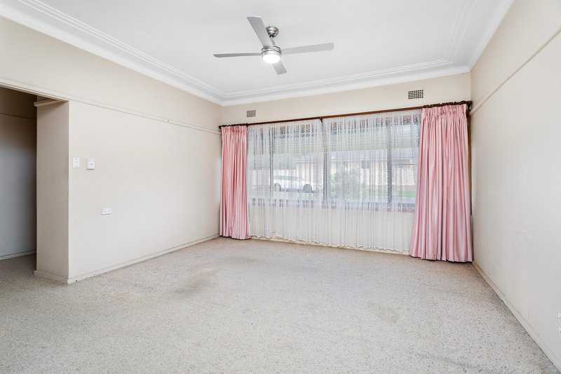 Photo - 11 Wallawa Street, Figtree NSW 2525 - Image 4