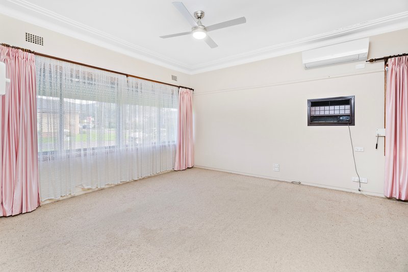 Photo - 11 Wallawa Street, Figtree NSW 2525 - Image 5