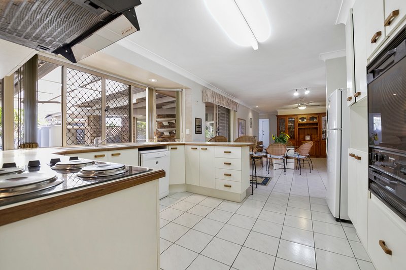 Photo - 11 Wallen Place, Wynnum West QLD 4178 - Image 5