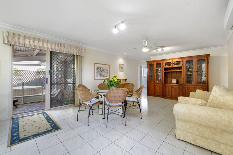 Photo - 11 Wallen Place, Wynnum West QLD 4178 - Image 7