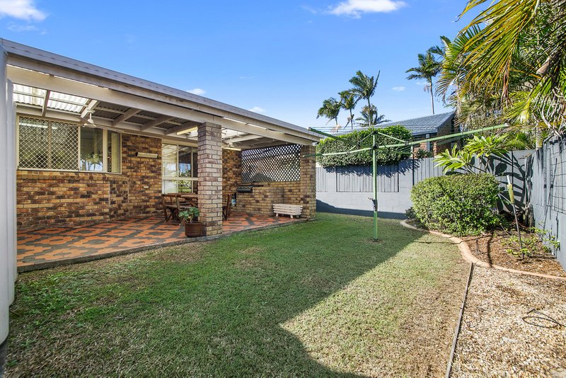 Photo - 11 Wallen Place, Wynnum West QLD 4178 - Image 9