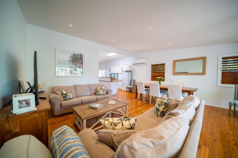 Photo - 11 Wallumatta Road, Newport NSW 2106 - Image 2