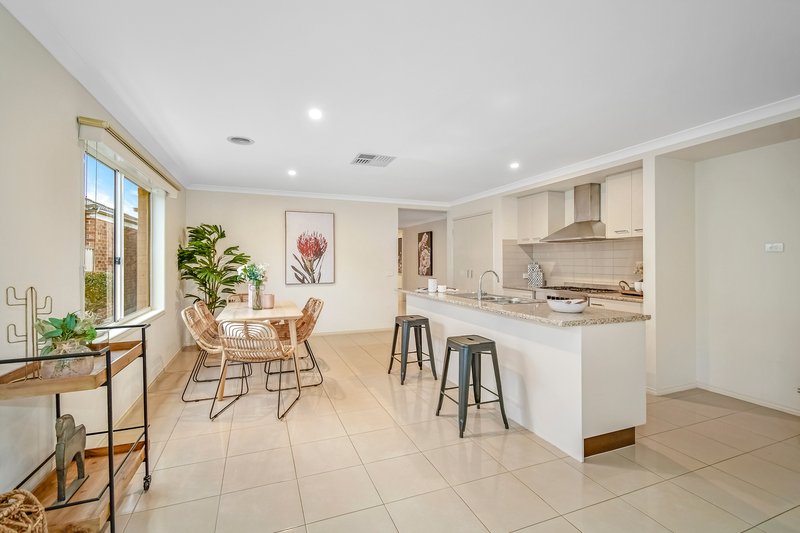 Photo - 11 Warbler Street, Pakenham VIC 3810 - Image 5