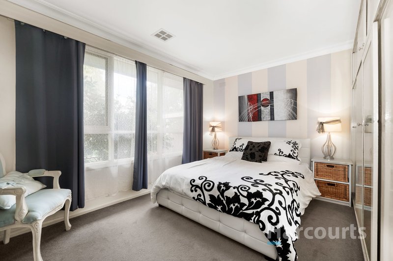 Photo - 11 Warrawee Road, Wantirna South VIC 3152 - Image 5