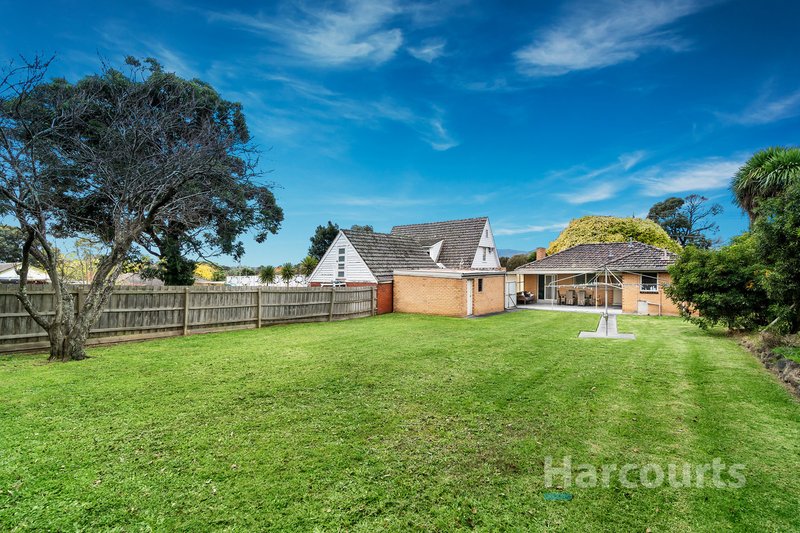 Photo - 11 Warrawee Road, Wantirna South VIC 3152 - Image 7