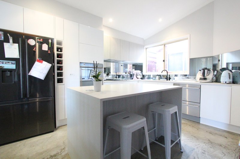 Photo - 11 Warrego Court, Wattle Grove NSW 2173 - Image 2