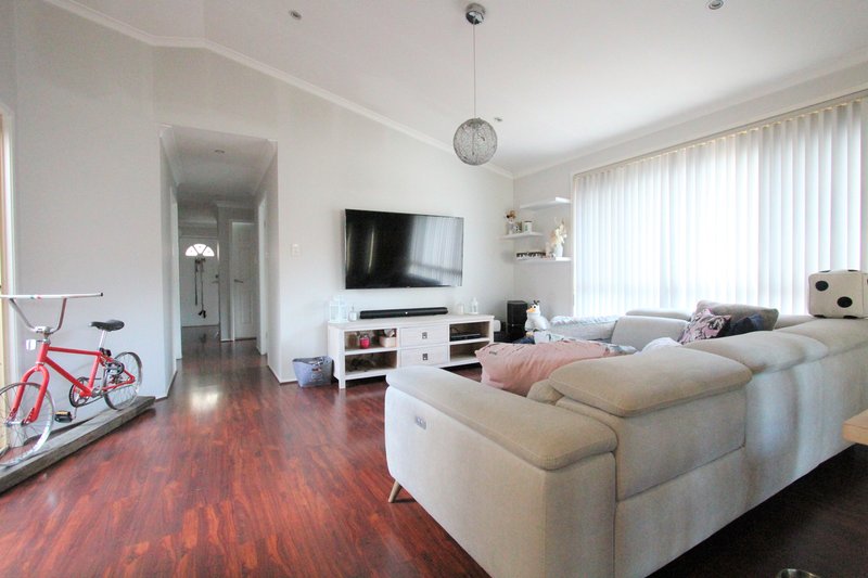 Photo - 11 Warrego Court, Wattle Grove NSW 2173 - Image 4