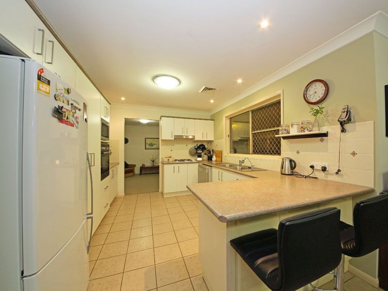 Photo - 11 Warrego Crescent, Murrumba Downs QLD 4503 - Image 2