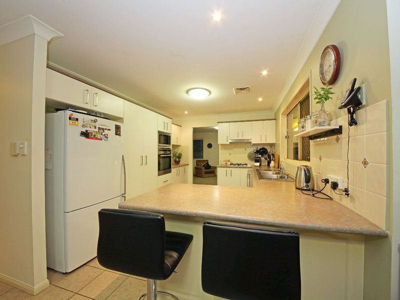 Photo - 11 Warrego Crescent, Murrumba Downs QLD 4503 - Image 7