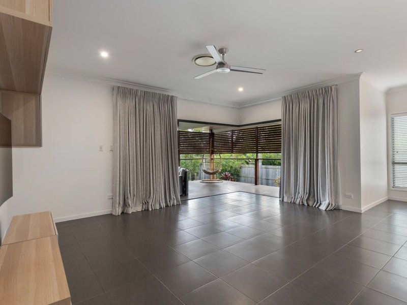 Photo - 11 Waterhousia Crescent, Brookwater QLD 4300 - Image 3