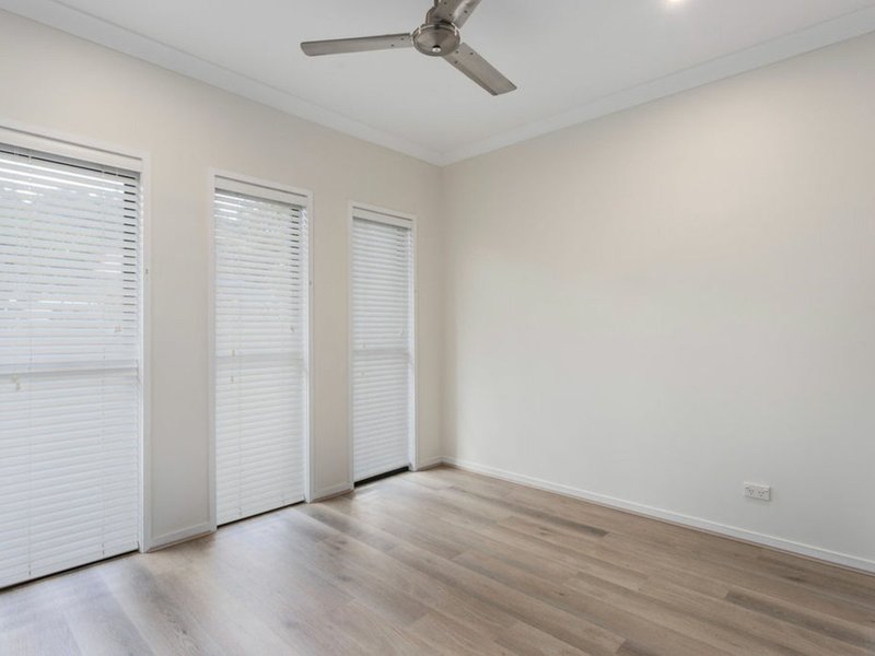 Photo - 11 Waterhousia Crescent, Brookwater QLD 4300 - Image 8