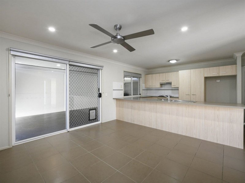 Photo - 11 Waterlily Circuit, Carseldine QLD 4034 - Image 3