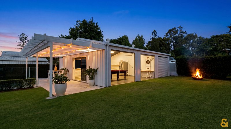 Photo - 11 Waterloo Esplanade, Wynnum QLD 4178 - Image 3