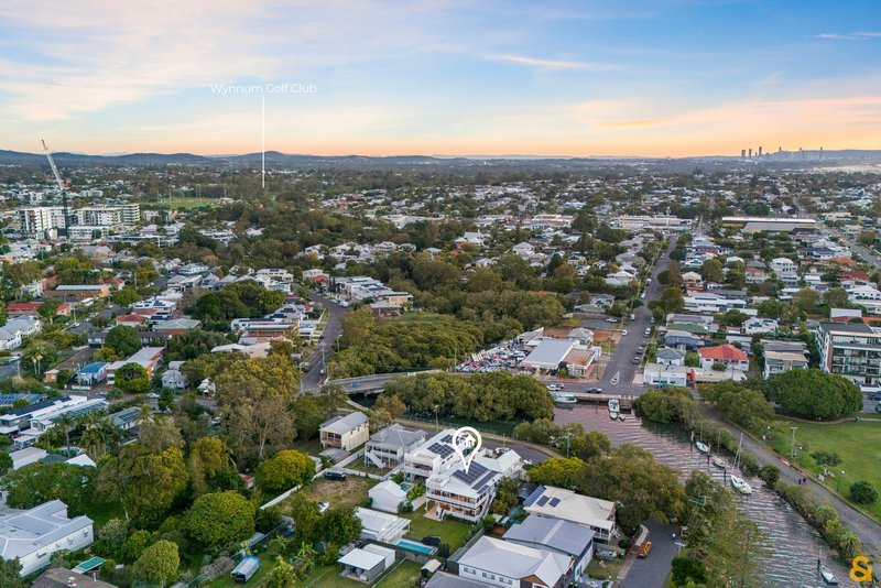Photo - 11 Waterloo Esplanade, Wynnum QLD 4178 - Image 7