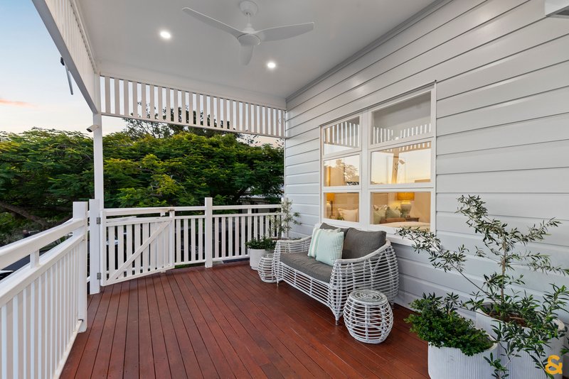 Photo - 11 Waterloo Esplanade, Wynnum QLD 4178 - Image 10