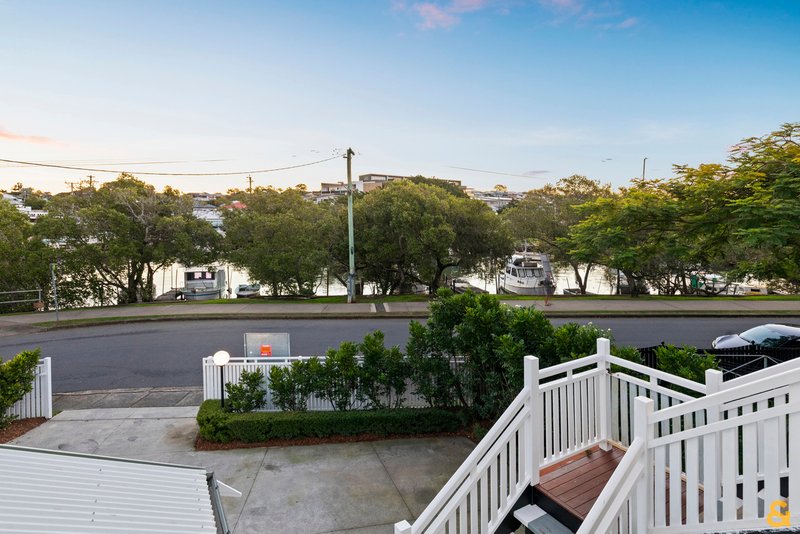 Photo - 11 Waterloo Esplanade, Wynnum QLD 4178 - Image 12