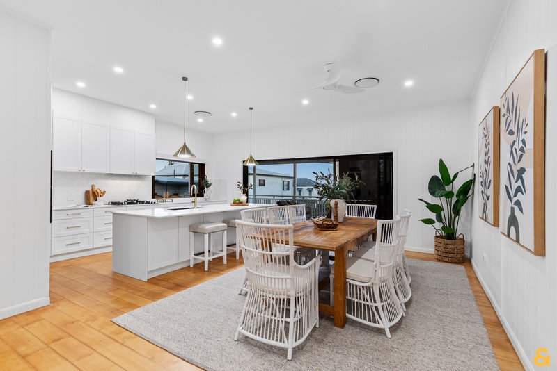 Photo - 11 Waterloo Esplanade, Wynnum QLD 4178 - Image 19